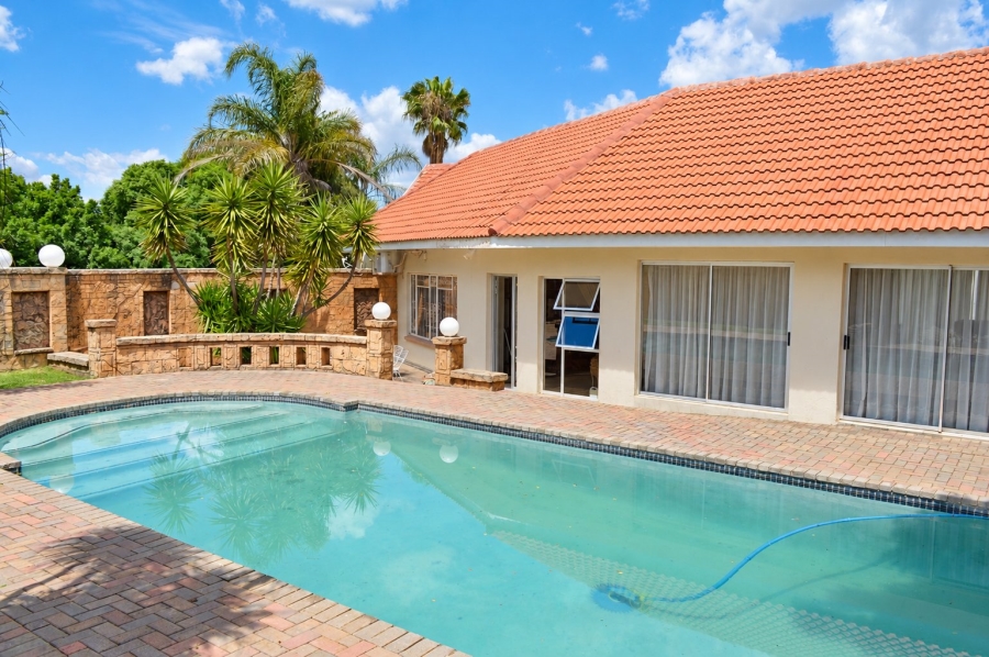 3 Bedroom Property for Sale in Roosheuwel North West